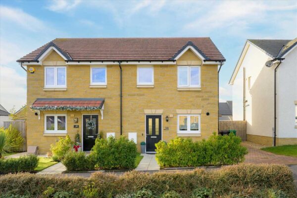 Curlew Way, Inverkeithing