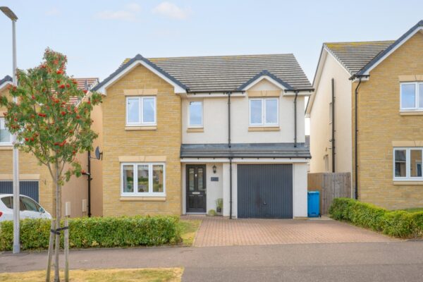 Curlew Way, Inverkeithing, KY11
