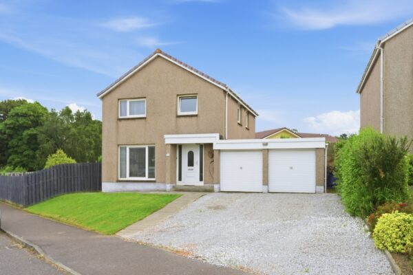 Pinewood Drive, Dalgety Bay, KY11